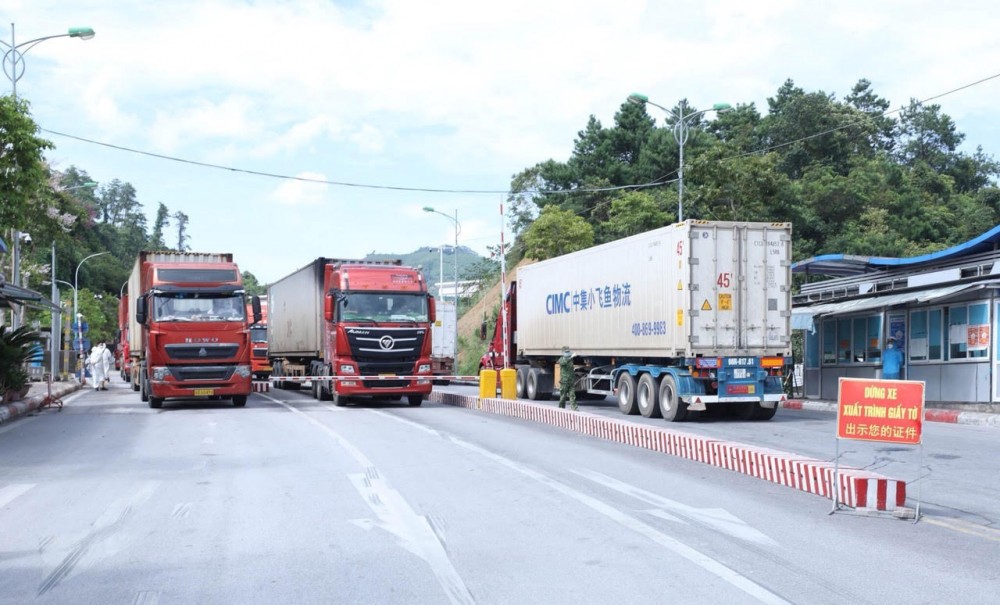 Thông quan hàng hóa xuất nhập khẩu qua cửa khẩu Lạng Sơn đạt hơn 1.000 xe/ngày