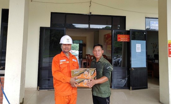Tình người trong bão tại Công ty Cổ phần Thủy điện A Vương