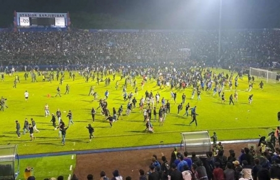 127 người thiệt mạng sau trận bóng đá tại Indonesia
