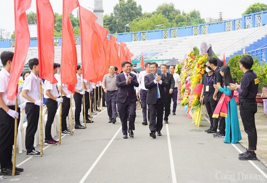 Bộ trưởng Bộ Công Thương Nguyễn Hồng Diên dự lễ khai giảng tại Trường Đại học Công nghiệp TP. Hồ Chí Minh
