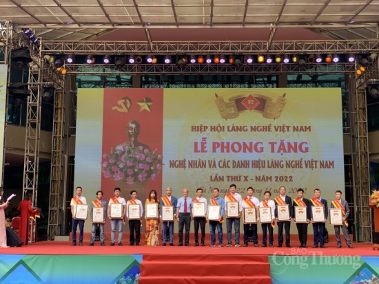 Phong tặng Nghệ nhân và các danh hiệu Làng nghề Việt Nam năm 2022