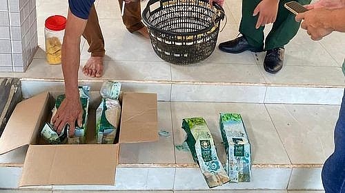 Quảng Trị: Người dân nhặt được gần 7kg nghi là
ma tuý trôi trên biển