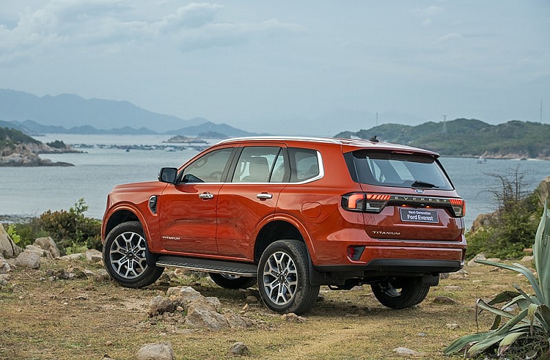 Ford Việt Nam nâng cấp gói công nghệ mới cho Everest phiên bản Titanium 4x2 Ford Việt Nam nâng cấp gói công nghệ mới cho Everest phiên bản Titanium 4x2