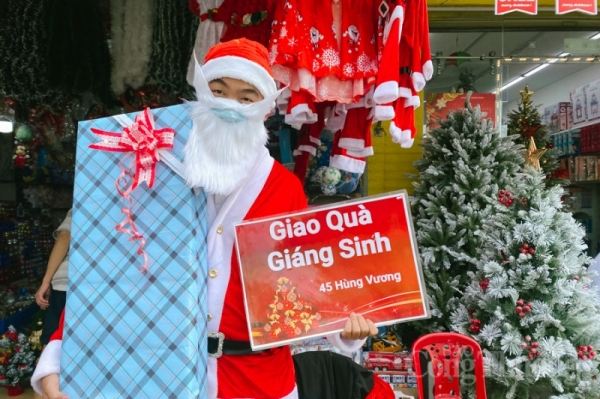 Đà Nẵng: Độc đáo dịch vụ ông già Noel giao quà tận nhà dịp Giáng sinh