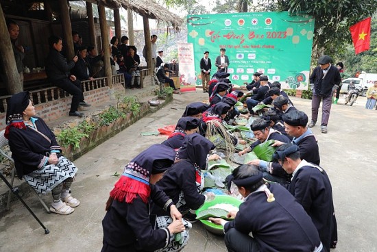 Khai mạc Chương trình “Tết đồng bào 2023” tại Hòa Bình