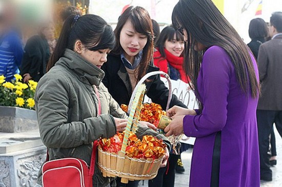 Vì sao đầu năm mua muối và để ở đâu?