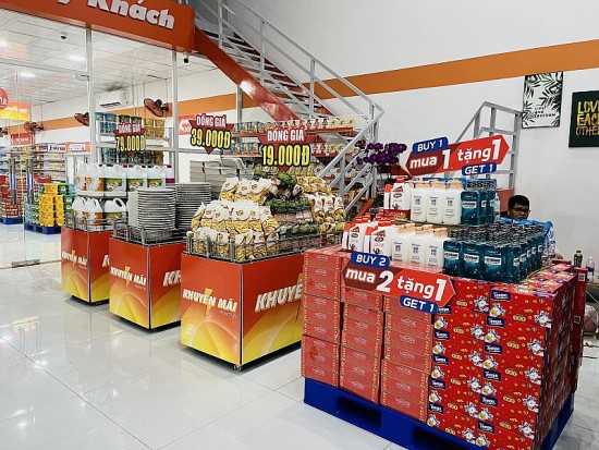 Thị trường hàng hóa mùng 1 Tết Quý Mão: Nhu cầu mua sắm chưa cao, giá cả ổn định