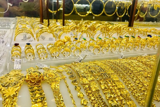 Giá vàng hôm nay 31/1/2023: Giảm nhẹ, giá mua và bán chênh lệch 1,4 triệu/lượng