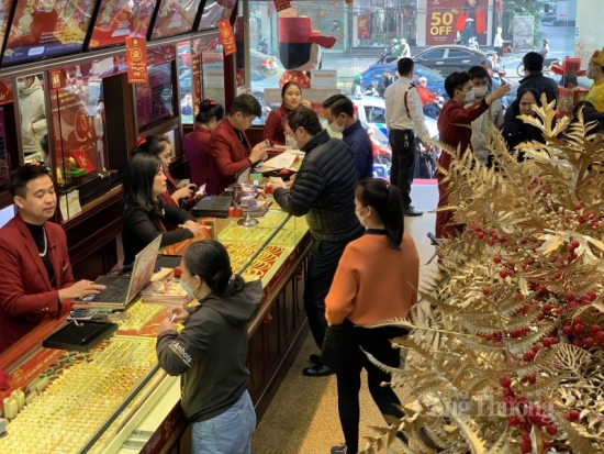 Giá vàng SJC giảm "sốc", người mua vàng nhẫn lỗ 2 triệu đồng/lượng sau ngày vía Thần Tài