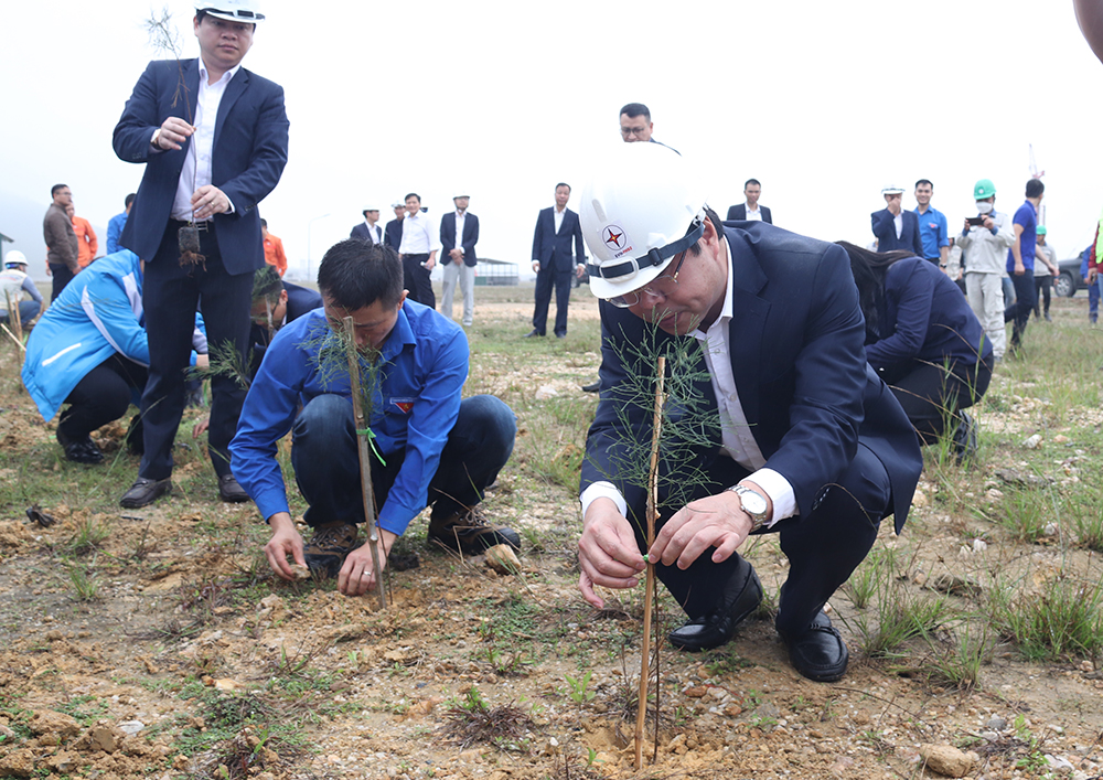 Chủ tịch Công đoàn Điện lực Việt Nam tham gia lễ phát động “Tết trồng cây” năm 2023 tại Nhiệt điện Quảng Trạch I 3