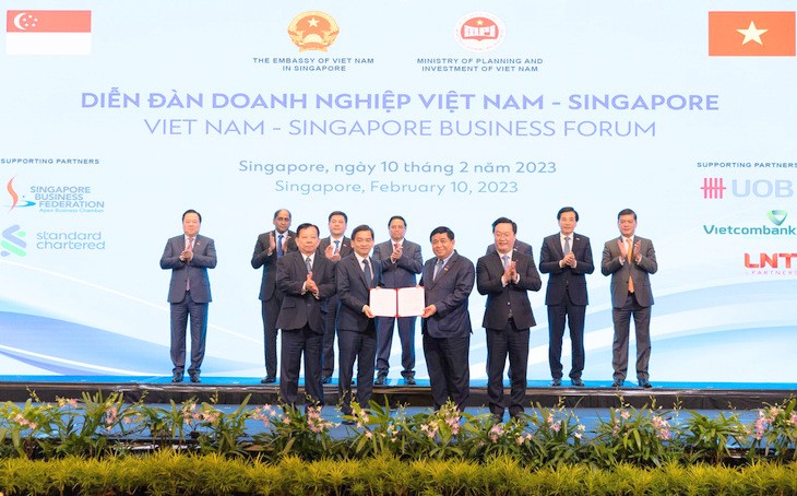 Becamex IDC ký kết hợp tác với Singapore phát triển 5 khu công nghiệp xanh, thông minh và bền vững