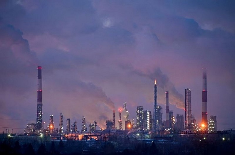 Một nhà máy lọc dầu ở thành phố Omsk thuộc Siberia, Nga (ảnh: Reuters)