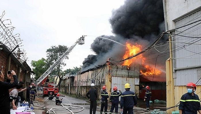 Cháy lớп thiêυ rụi hơп 1.000 mét vuông nhà xưởng Kim Long ở Hải Phòng