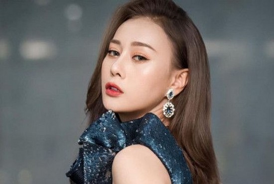 Phương Oanh trổ tài nấu ăn khiến netizen xuýt xoa "vợ đảm"