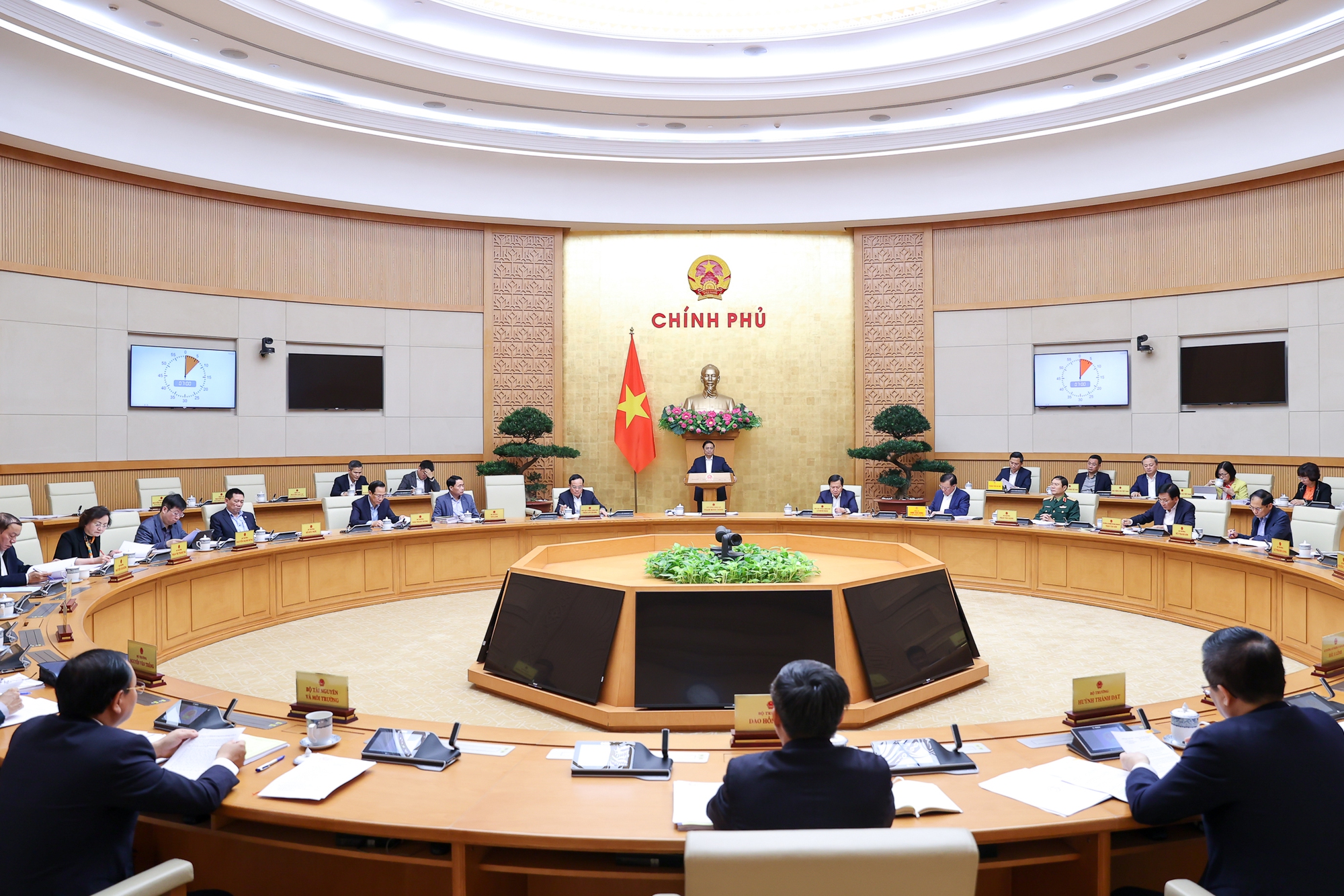Quyết liệt, nỗ lực, hiệu quả hơn nữa trong xây dựng và hoàn thiện thể chế
