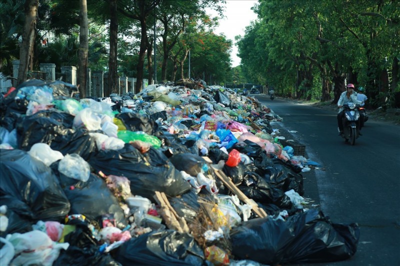 Hà Nội yêu cầu điều tra, xử lý nghiêm việc đổ trộm chất thải
