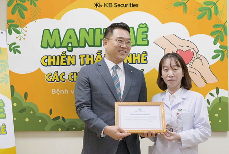 Chuyến thiện nguyện ý nghĩa của Công ty Chứng khoán KB Việt Nam tại Bệnh viện Nhi Trung trương