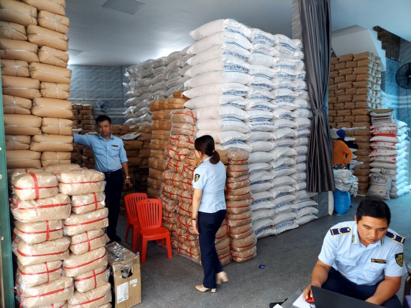 Thu giữ gần 40 tấn đường cát nhập lậu tại 2 hộ kinh doanh trên địa bàn TP. Hồ Chí Minh