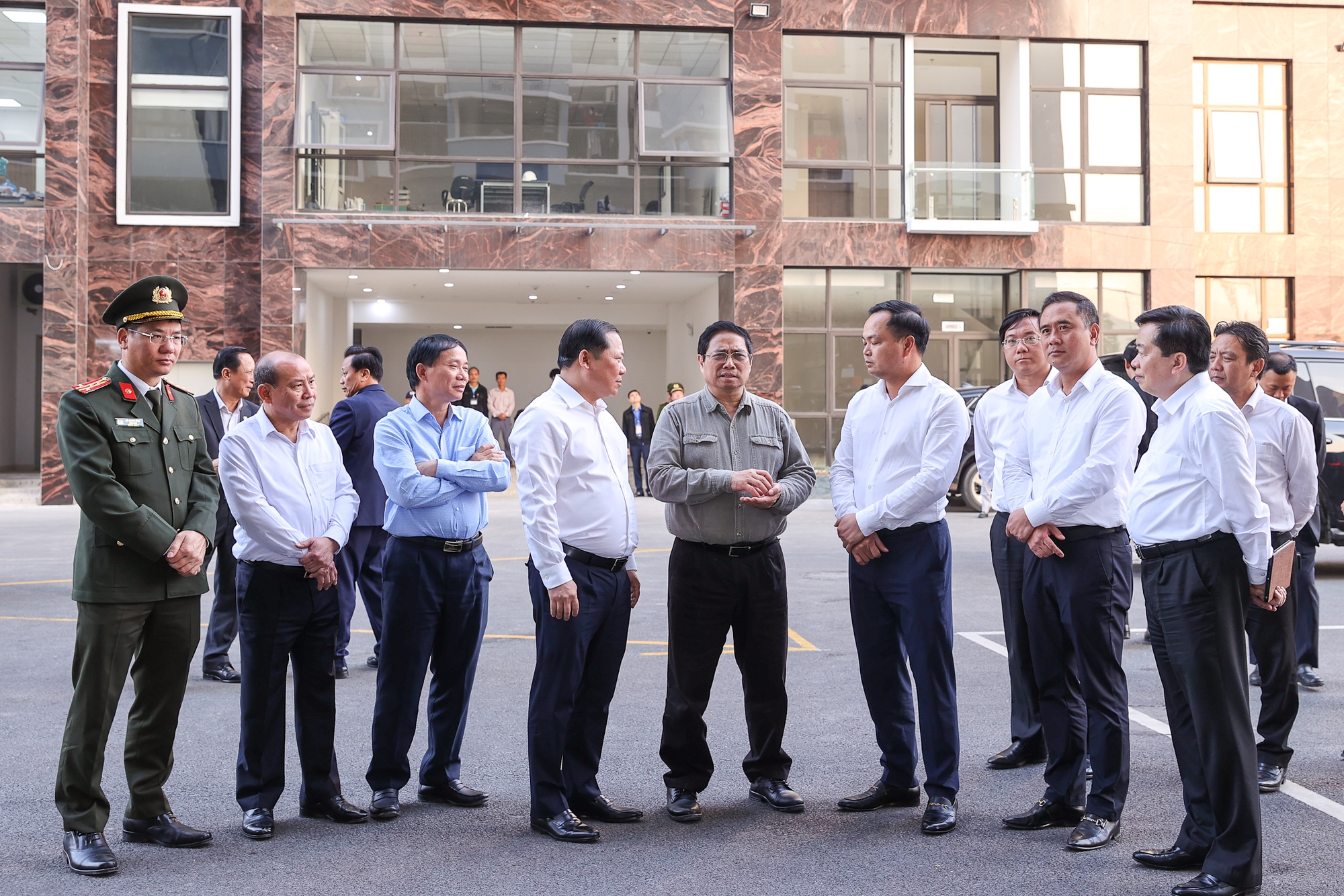 Thủ tướng tiếp tục thúc đẩy xây dựng ít nhất 1 triệu căn nhà ở xã hội, nhà ở công nhân