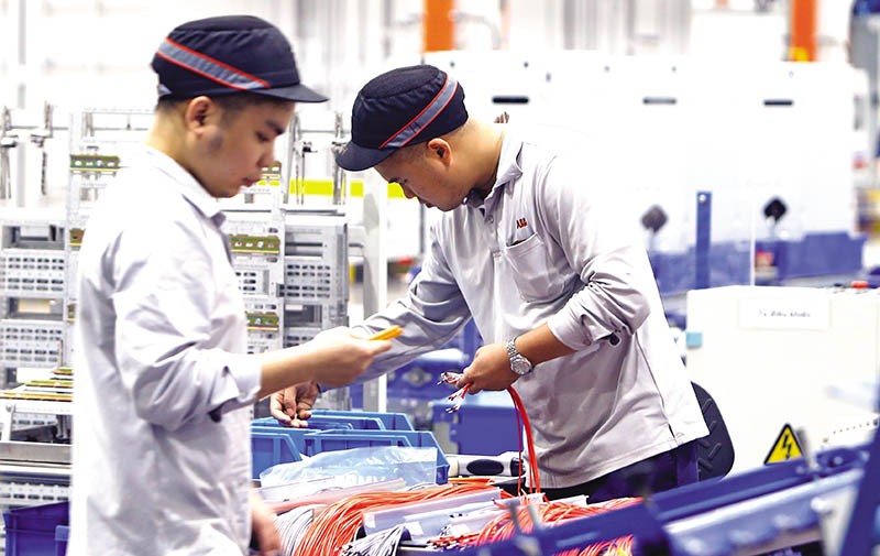 4 tháng đầu năm: Cả vốn FDI đăng ký và thực hiện đều giảm