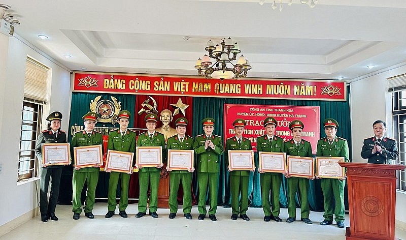 Thanh Hóa: Thưởng cho tập thể, cá nhân trong chuyên án triệt xóa 20 điểm ma túy