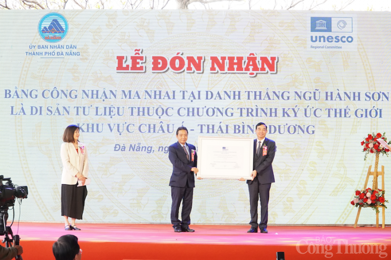 Ma nhai Ngũ Hành Sơn đón nhận bằng Di sản Tư liệu của UNESCO Ma nhai Ngũ Hành Sơn đón nhận bằng Di sản Tư liệu của UNESCO
