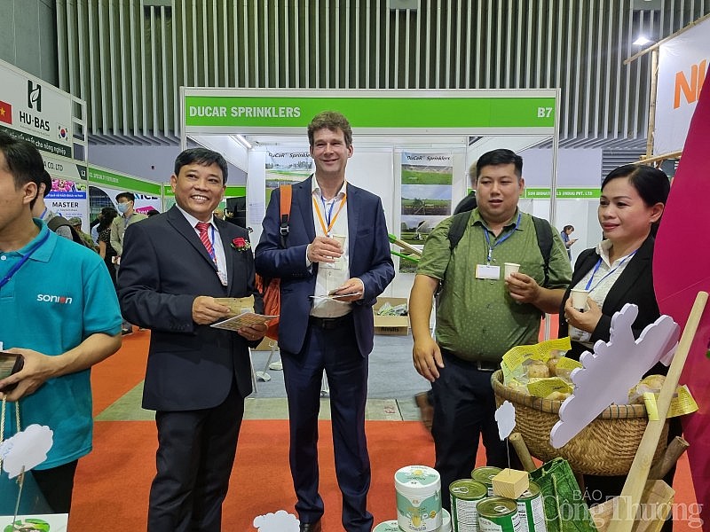 Nông sản Việt thu hút khách tham quan triển lãm HortEx Vietnam 2023