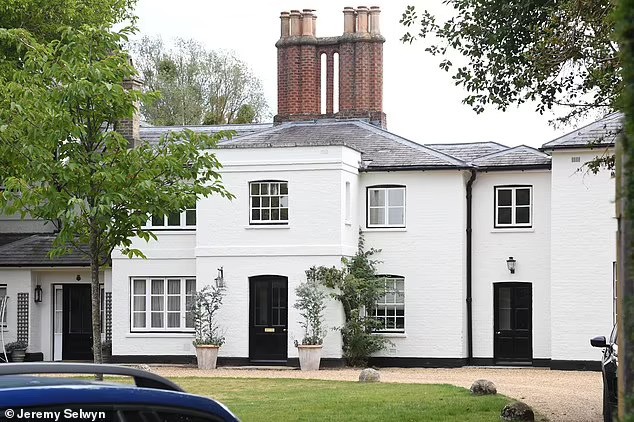 Thực hư thông tin vợ chồng Harry và Meghan bị "đuổi khéo" khỏi dinh thự ở Vương quốc Anh