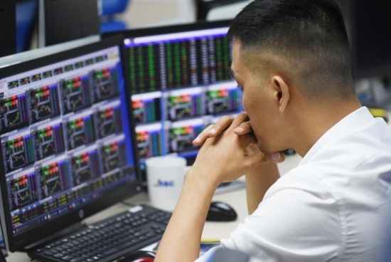Chứng khoán: Xu hướng hồi phục yếu dần vì thiếu thông tin hỗ trợ