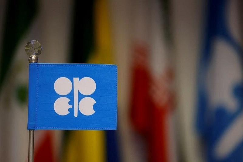 Cờ OPEC vào ngày diễn ra cuộc họp OPEC+ ở Vienna, Áo (ảnh: Reuters)