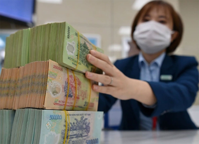 Đồng loạt hạ lãi suất, tung ưu đãi kích cầu tín dụng