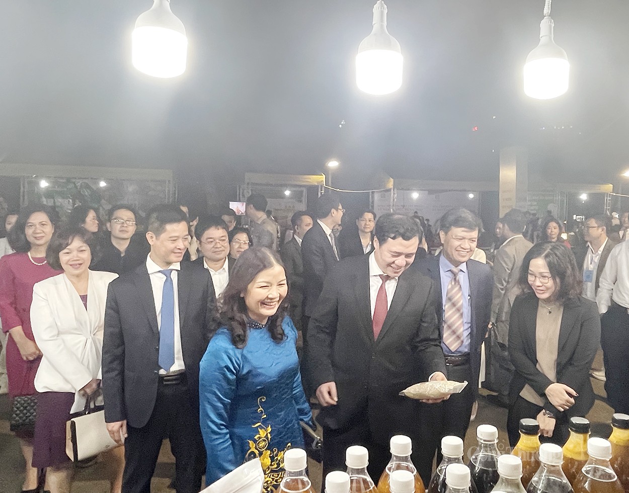 Phát động Ngày Quyền của người tiêu dùng Việt Nam năm 2023: Thông tin minh bạch - Tiêu dùng an toàn Phát động Ngày Quyền của người tiêu dùng Việt Nam năm 2023: Thông tin minh bạch - Tiêu dùng an toàn