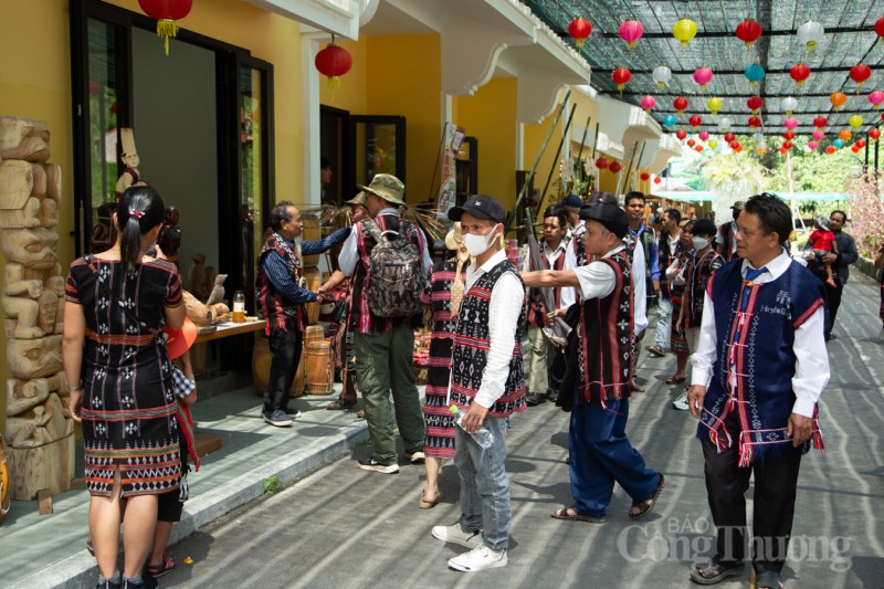 Quảng Nam: Đồng bào Cơ Tu rộn ràng với lễ hội mùa xuân