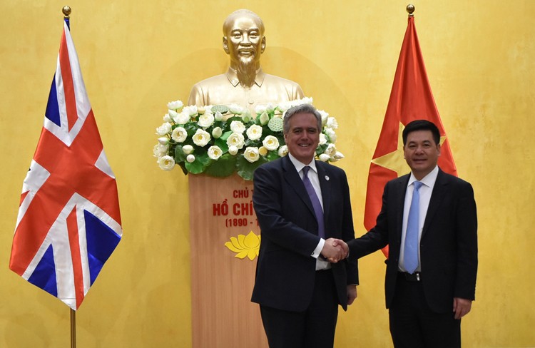 Bộ trưởng Nguyễn Hồng Diên tiếp Đặc phái viên Thương mại của Thủ tướng Anh