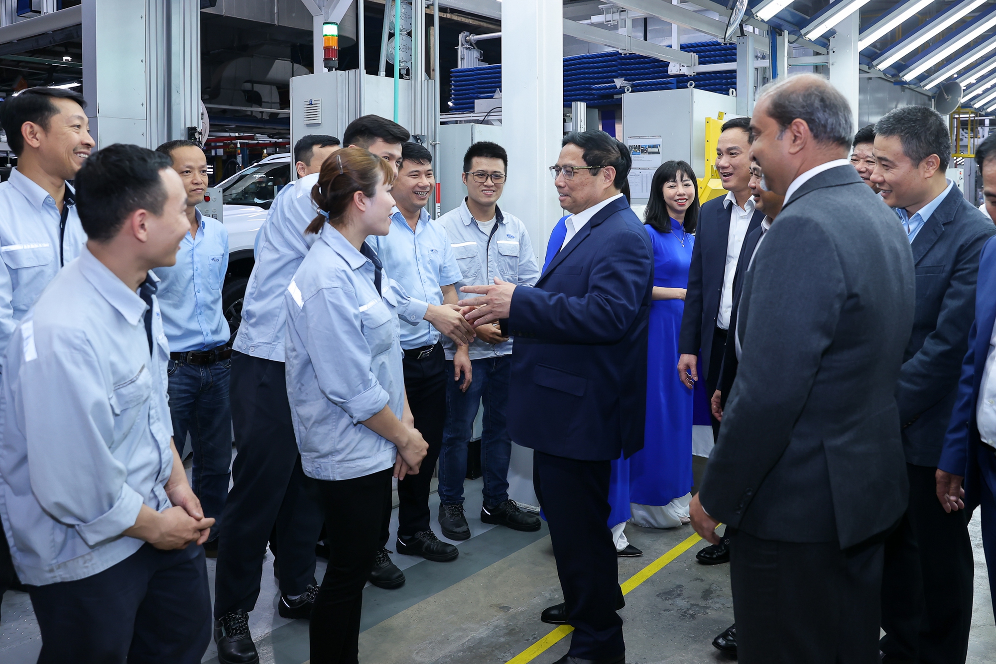 Thủ tướng làm việc với Công ty Ford Việt Nam và thăm Trung tâm bảo trợ xã hội Hải Dương
