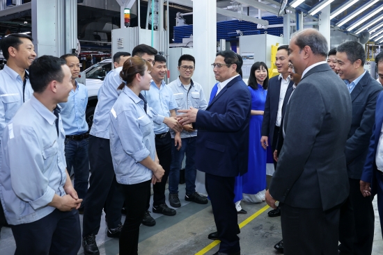 Thủ tướng làm việc với Công ty Ford Việt Nam và thăm Trung tâm bảo trợ xã hội Hải Dương