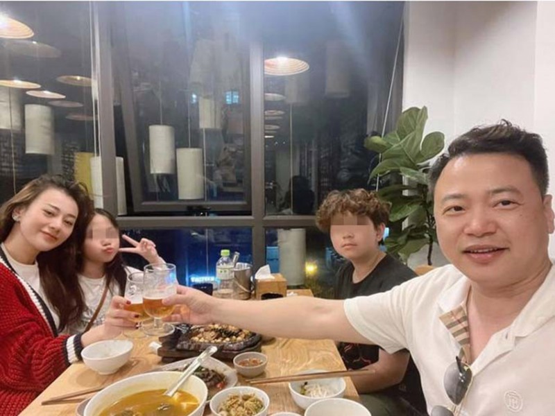 Shark Bình đăng ảnh ăn tối cùng Phương Oanh và 2 con nhận về phản ứng trái chiều