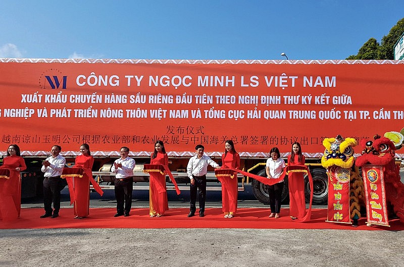 Lễ xuất khẩu chuyến hàng sầu riêng đầu tiên của TP Cần Thơ theo Nghị định thư ký kết giữa Bộ NN&PTNT Việt Nam với Tổng cục Hải quan Trung Quốc.