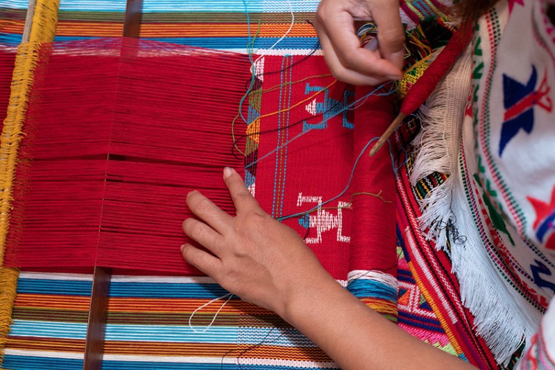 Độc đáo kỹ thuật dệt thổ cẩm của phụ nữ Châu Mạ