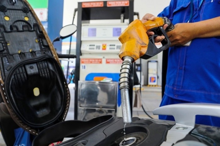 Do giá dầu thô và xăng dầu thành phẩm liên tục giảm nên giá bán lẻ xăng dầu trong nước được dự báo sẽ giảm 