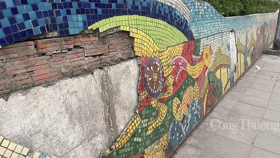 Hà Nội: Con đường gốm sứ xuống cấp, trở thành nơi tập kết rác thải