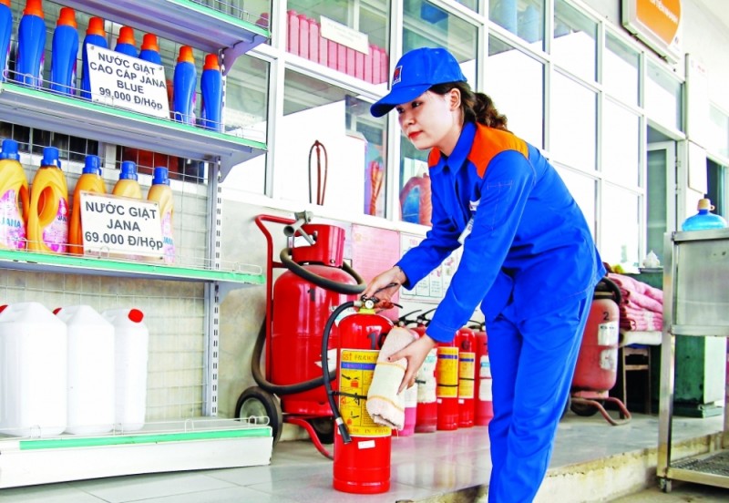Ngày này năm xưa 27/3: Ban hành Chỉ thị về đẩy mạnh thực hành tiết kiệm, chống lãng phí xăng dầu