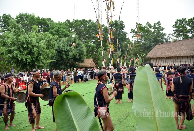 Tinh thần đoàn kết trong Lễ hội cầu an dân tộc Ba Na