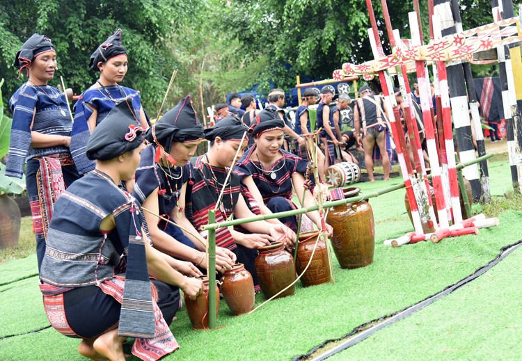 Tinh thần đoàn kết trong Lễ hội cầu an dân tộc Ba Na