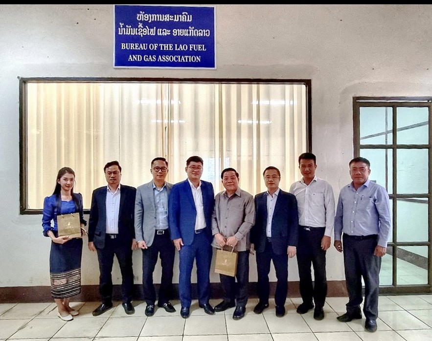 Tổng công ty Khí Việt Nam làm việc tại Lào và gặp gỡ các công ty kinh doanh LPG