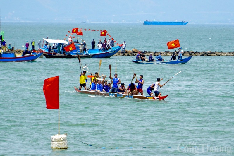 Sôi nổi hội đua thuyền bên bờ sông Hàn Đà Nẵng