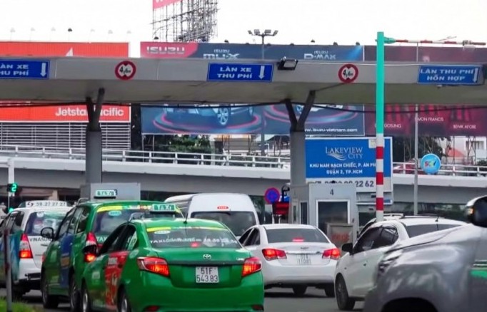 Bộ Giao thông vận tải yêu cầu rà soát vụ khách "gánh" 3 loại phí tại Tân Sơn Nhất