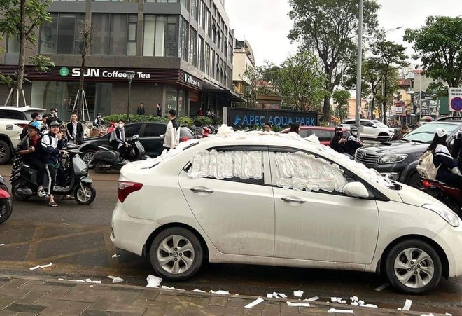 Thông tin về ô tô ở Bắc Giang bị dán kín băng vệ sinh là thật
