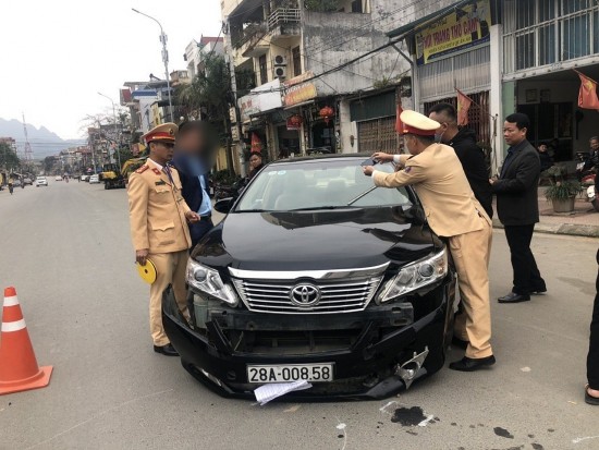 Hoà Bình: Chủ tịch phường điều khiển ôtô ngược đường gây tai nạn