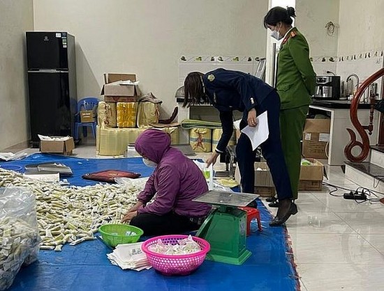 Vụ hơn 1.000 sản phẩm mỹ phẩm giả tại Hà Nội: Chuyển hồ sơ sang cơ quan công an